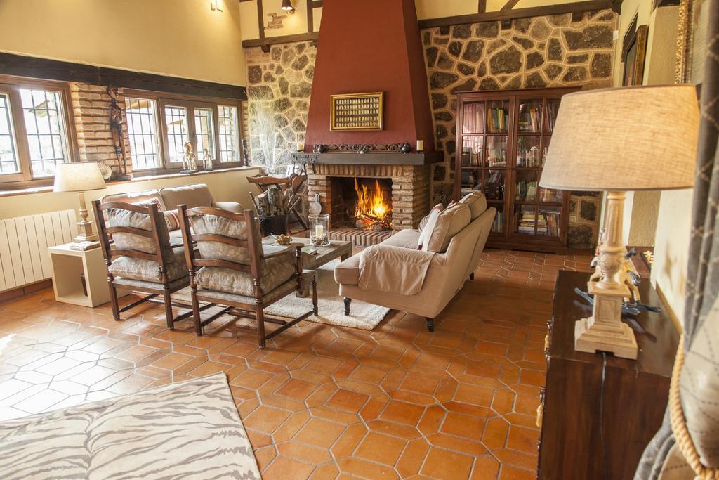 La Casona De Valfrio- Adults Only Guest House Collado  Ngoại thất bức ảnh